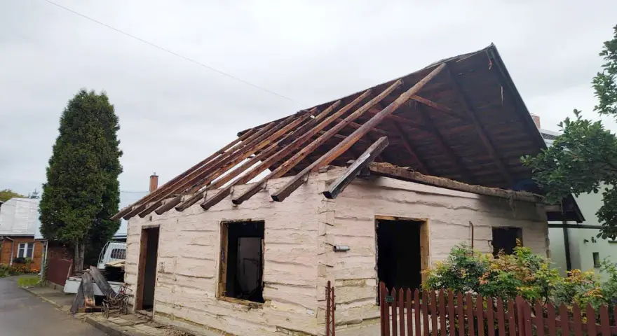 Ile kosztuje rozbiórka i przeniesienie domu drewnianego? Sprawdź ceny!